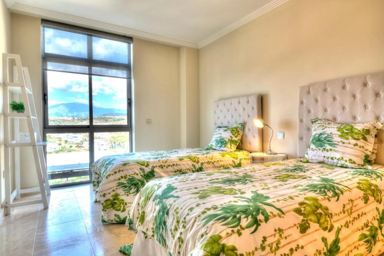 Mediterranean Swing - Acosta Apartment 4, Villa Padierna Estepona Espanha
